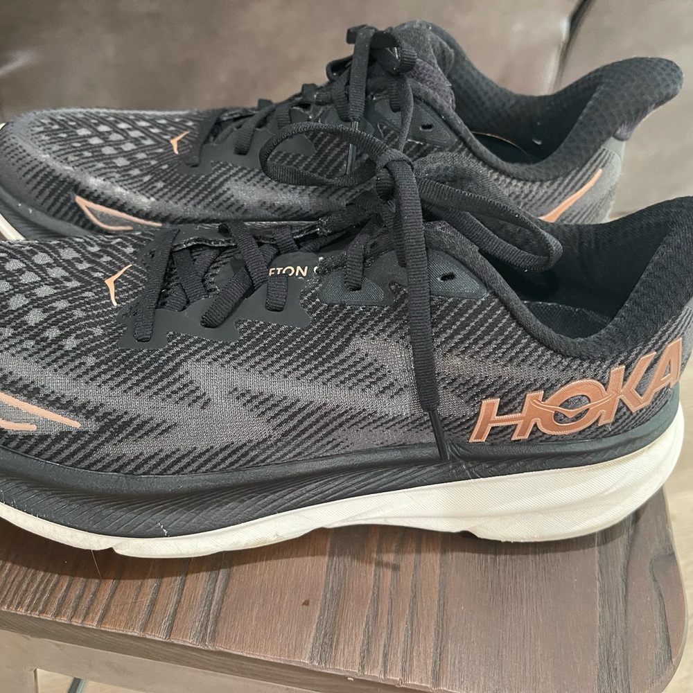 Black and Rose Gold Clifton 9 women’s size 11 walking/running shoe. Good used c.